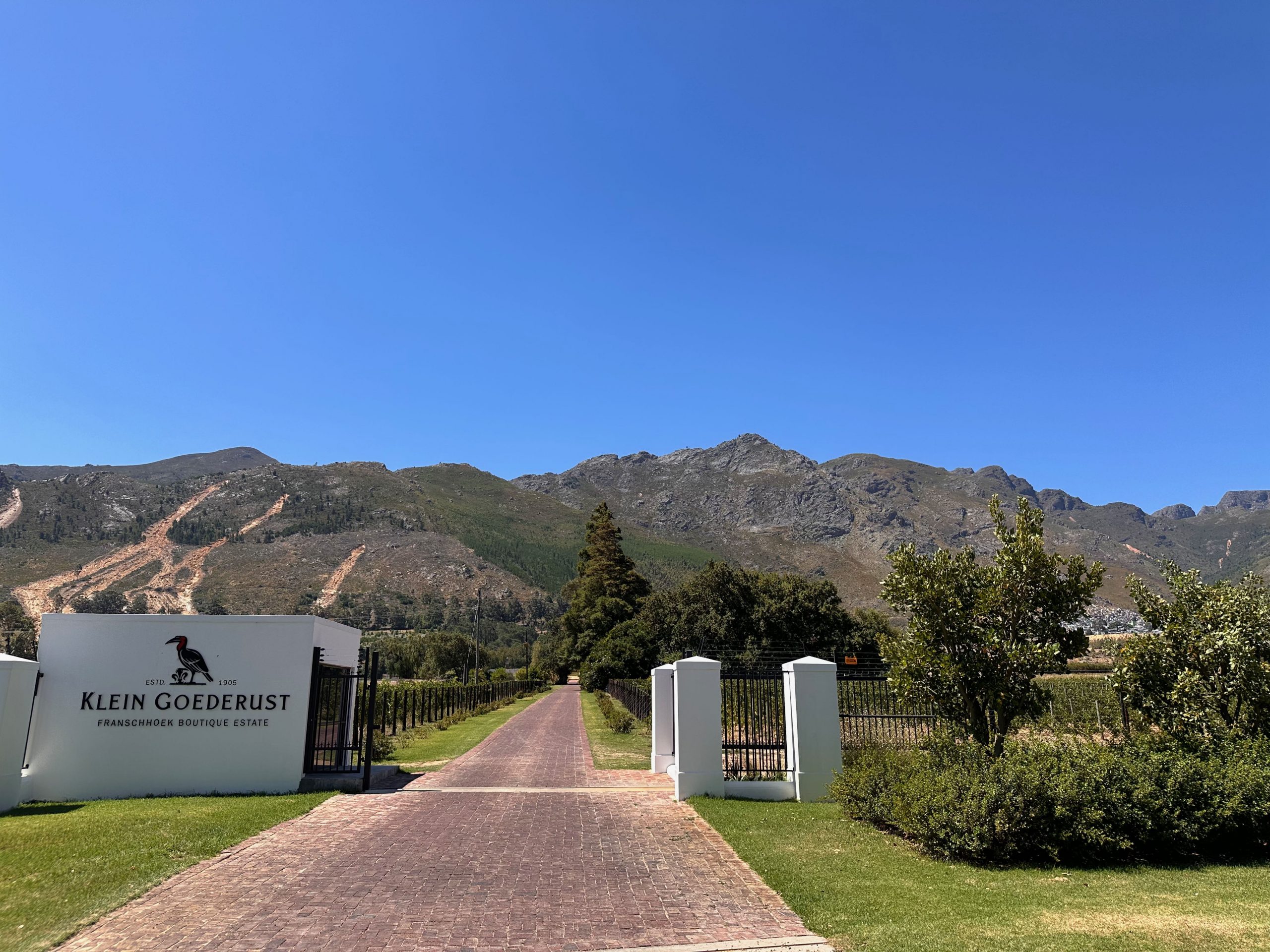 Einfahrt auf die Farm Klein Goederust